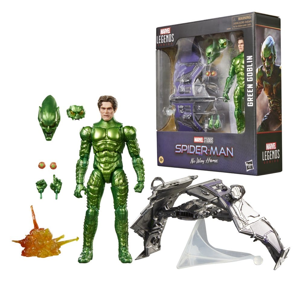 Kunststof Green Goblin-actiefiguur in glanzend groen harnas, rechtop met de armen omlaag. Op een witte achtergrond staan ook de doos, een zilvergrijze glider op transparante standaard, losse maskers, handen, bommetjes en een oranje effectstuk.