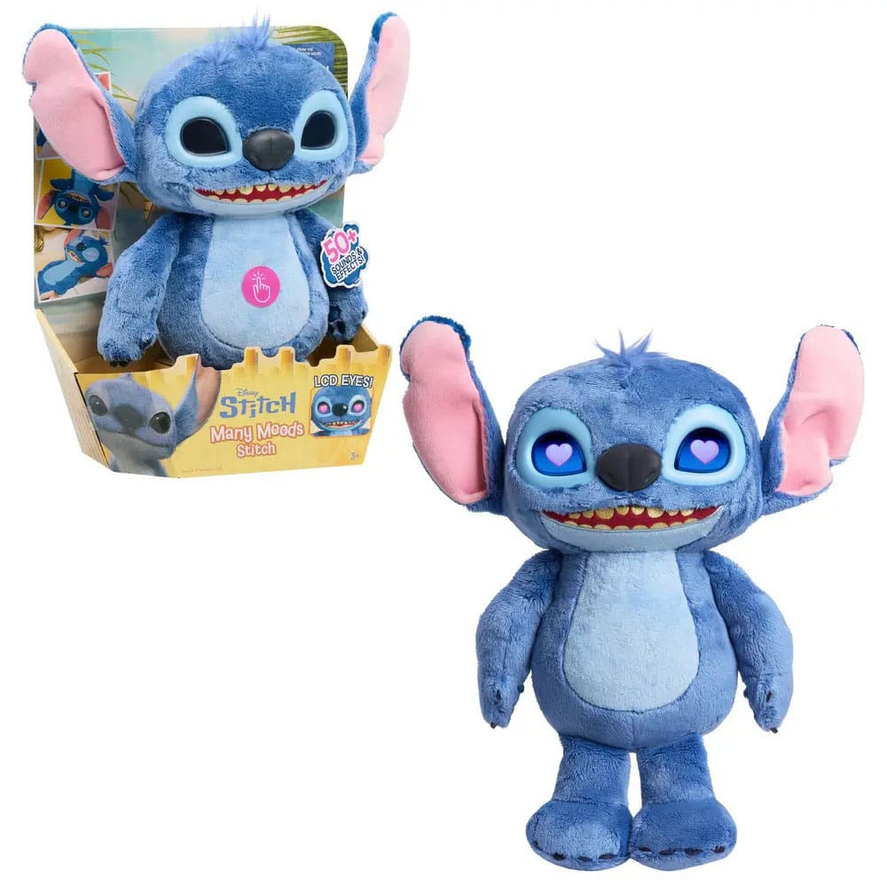 Blauwe pluchen Stitch met lichtblauwe buik, grote roze oren en een brede lach, rechtop tegen een witte achtergrond. Links in een open verpakking, rechts los met roze hartjes in de ogen en de armen langs het lijf.
